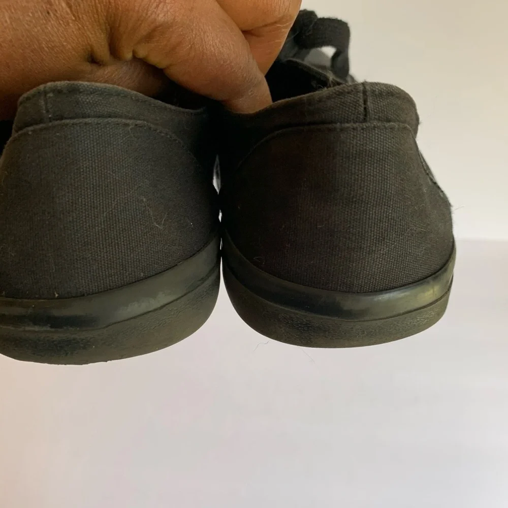 Mossimo black sneakers size 9